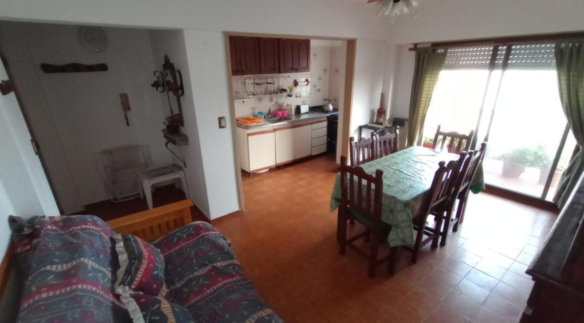 ad745909-cdee-45c3-9a5a-1884ae9b523d_1200x900