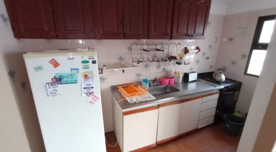 bba049d9-144b-4401-b03c-1d6403fe7ffb_1200x900