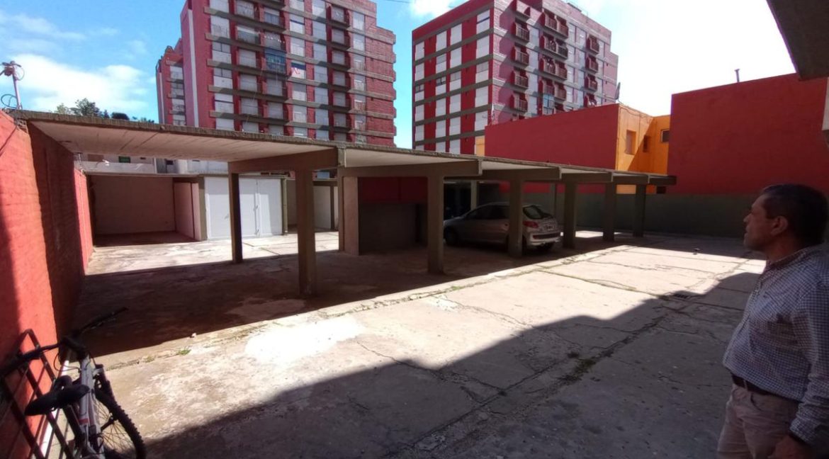 db9a2a54-27c3-47b8-b63b-733100bfa76a_1200x900