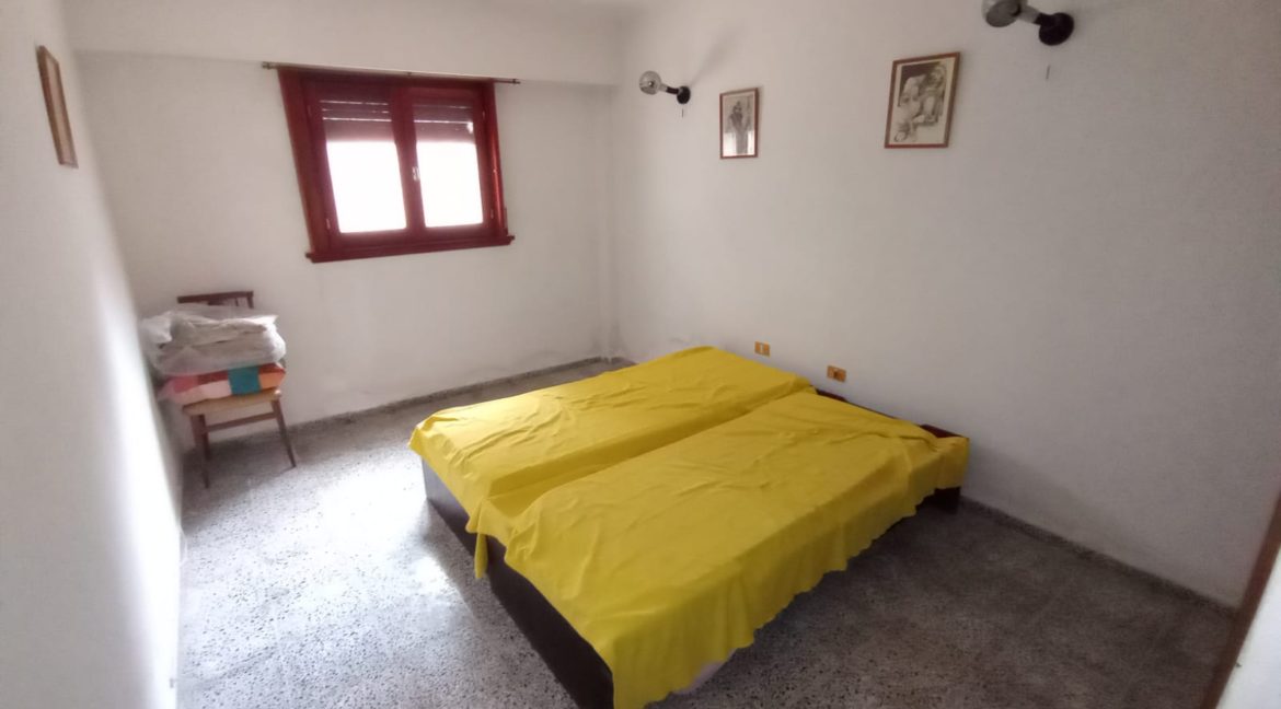 215c5676-c5aa-4b45-a428-40c9054c69a8