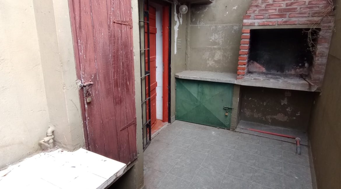 1e6137a6-efba-4c7b-bab6-899514e80202