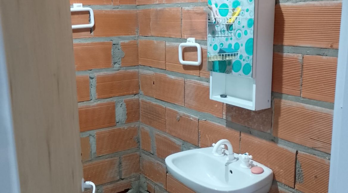 a5f027e4-9a34-4d24-934c-fa6bc230ad31