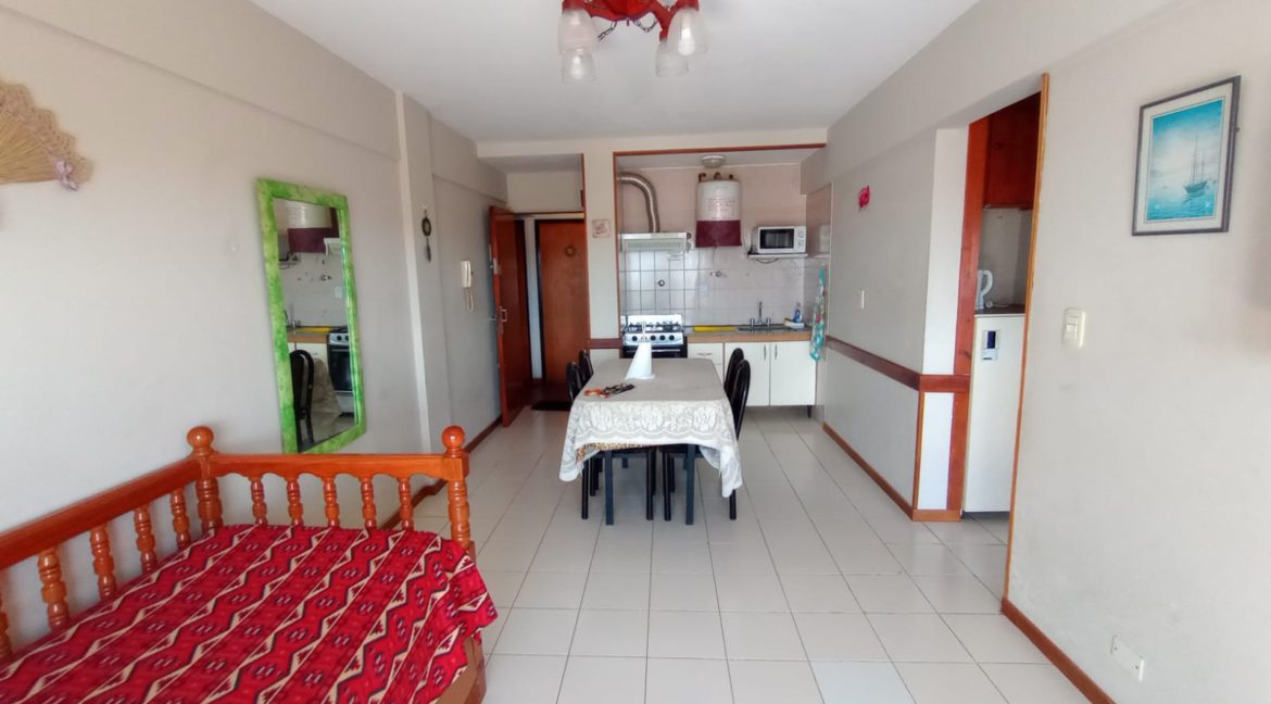 d4c1a28d-3906-43f2-b05d-e9440ab204d0