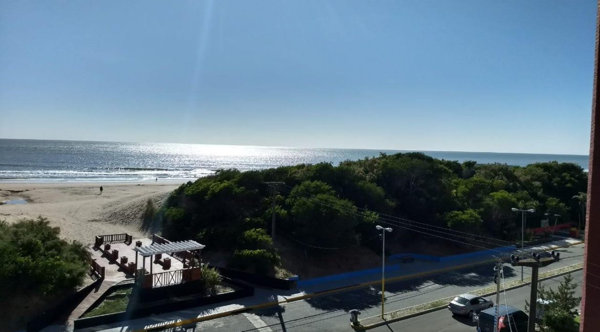 6543b353-61a1-48af-8b73-ff7ae3735635