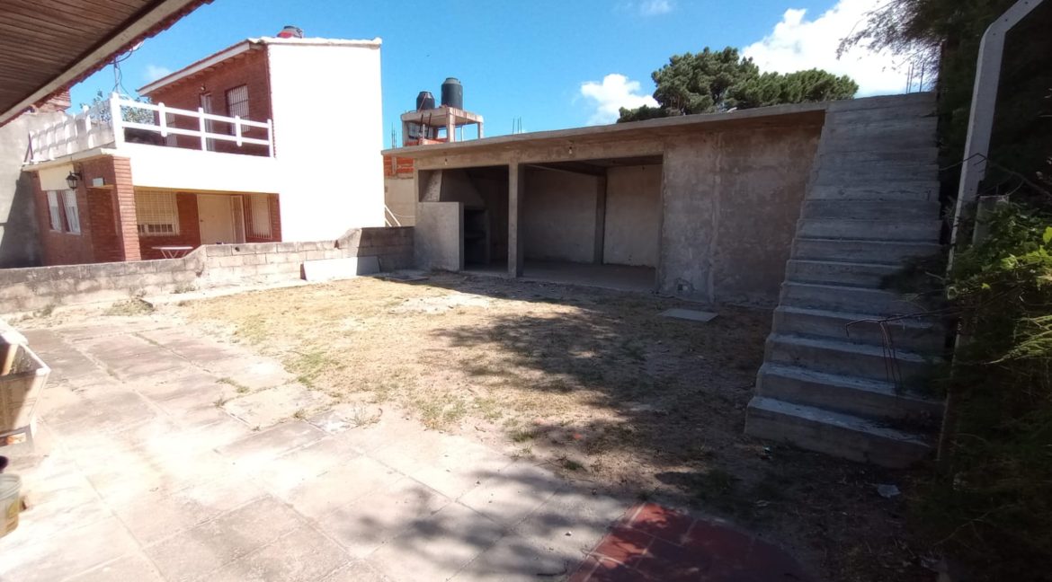 e9ce8303-e9ba-4751-b2eb-4bad66bd743a