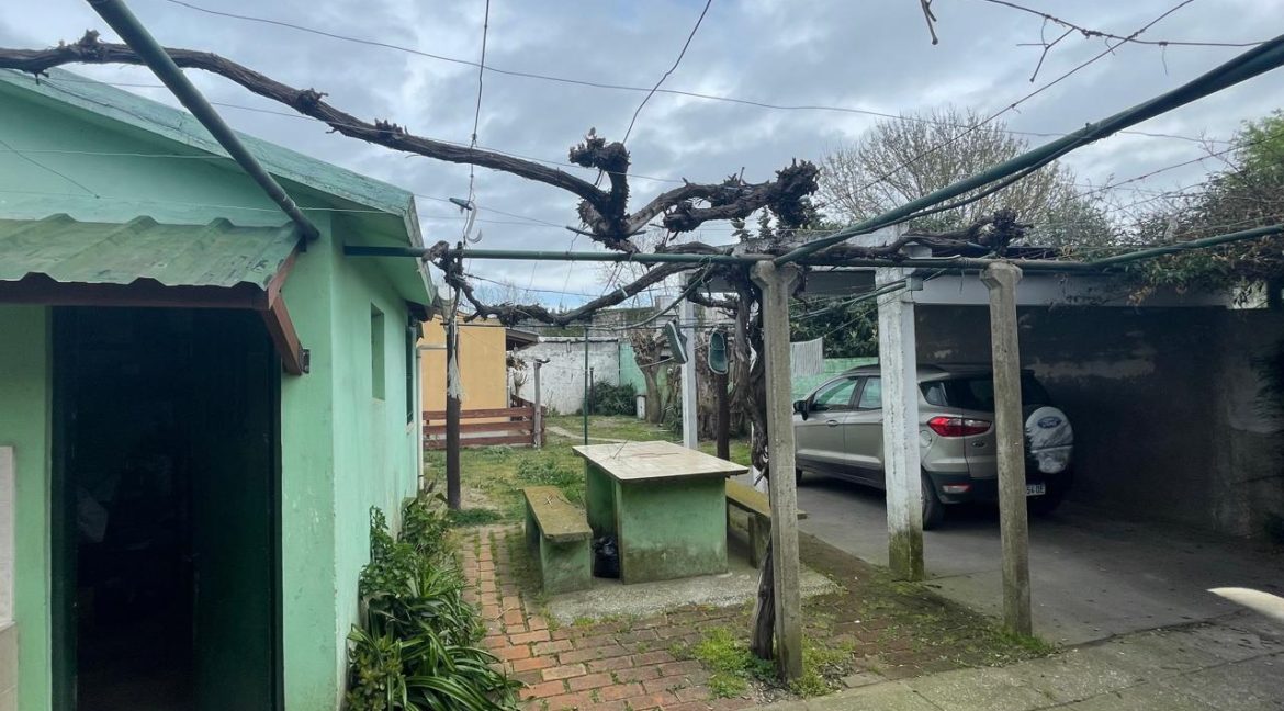 2e04d82f-8b4a-4e9d-9fd6-d08ee065e306