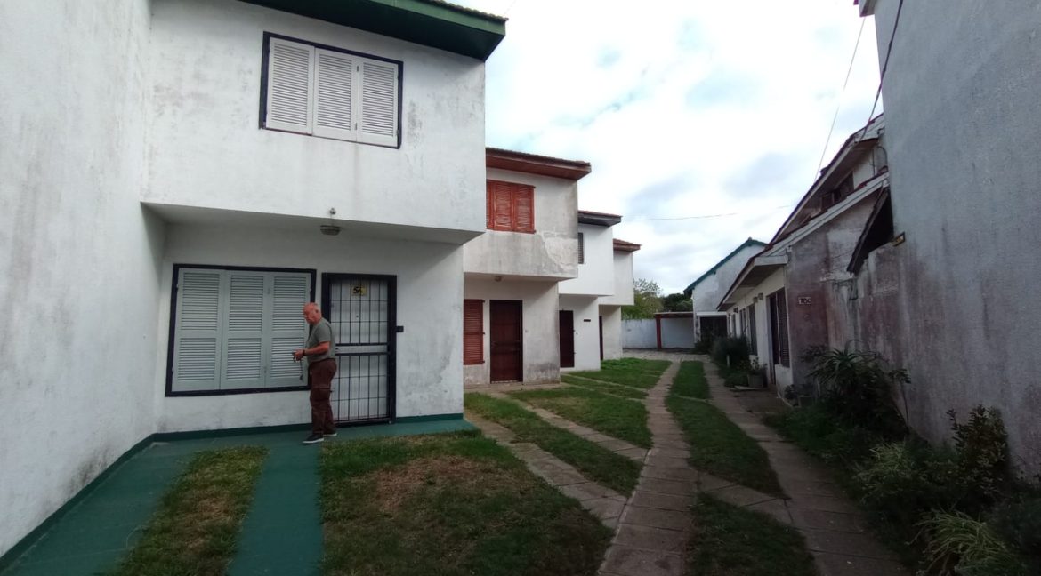 4def4ec2-b6ff-466a-b027-e57dd924fb6b