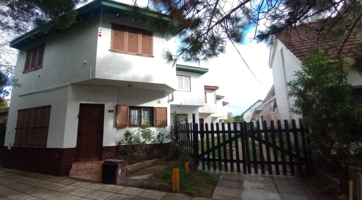 7b01e01f-7ada-418a-b5ea-d285aba3a41a